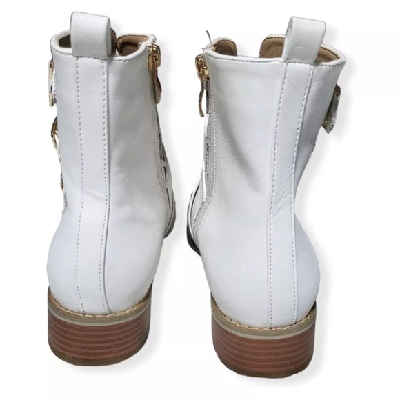 Olivia Kate Side Zipper Faux White Leather Buckle & Rivet Booties Size 9 NEW - Picture 3 of 5